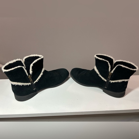 UGG Kids' Coletta Ankle Boot-Black - Picture 4 of 6